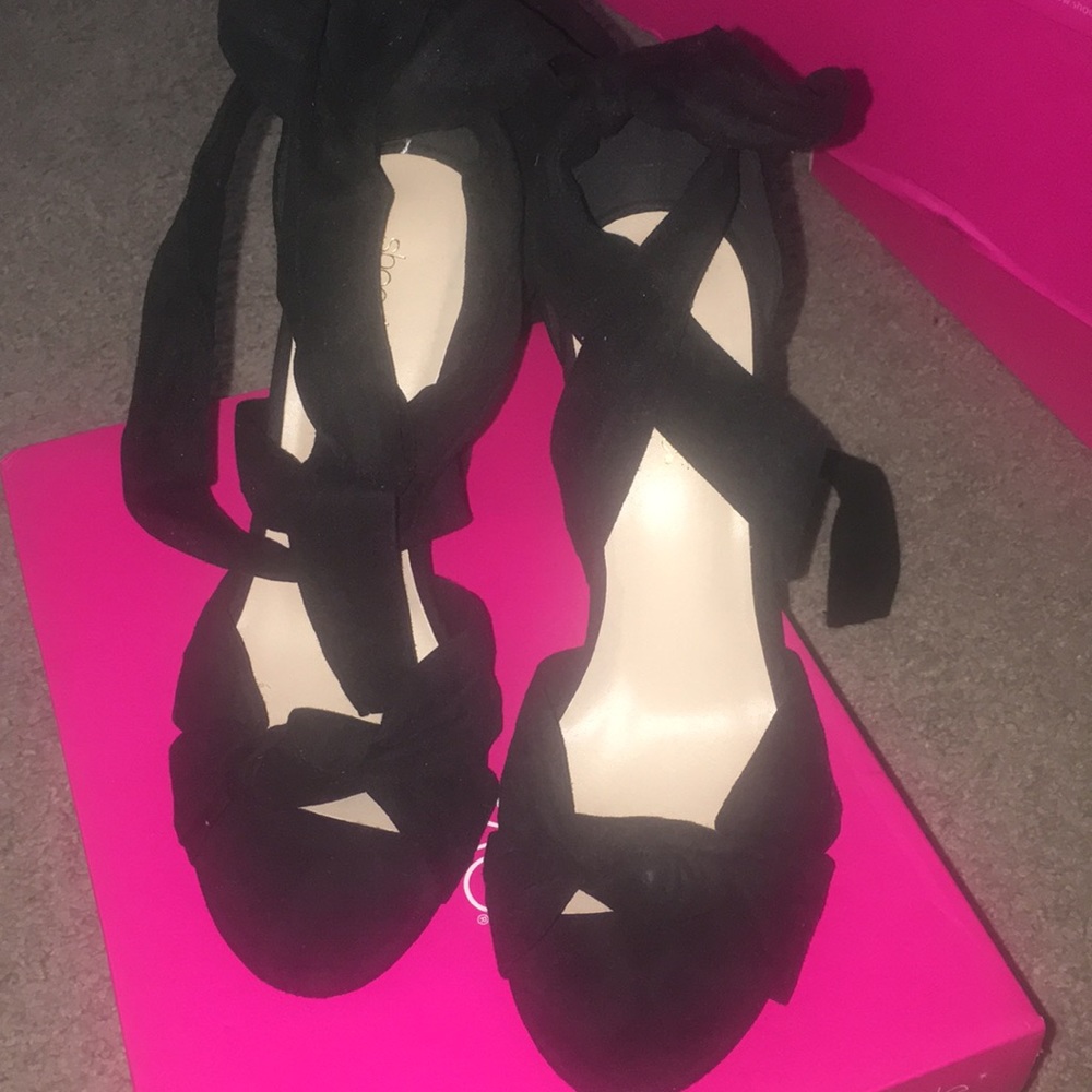 Super Cute, Stylish and Flirty Tie Up Heels